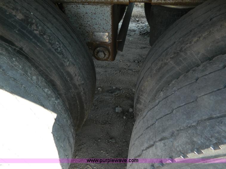 image for item G7655 2001 Wilson Pace Setter 43' double hopper grain trailer