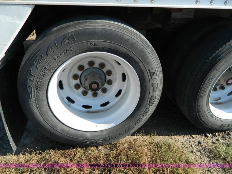 image for item G7655 2001 Wilson Pace Setter 43' double hopper grain trailer