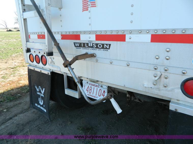 image for item G7655 2001 Wilson Pace Setter 43' double hopper grain trailer