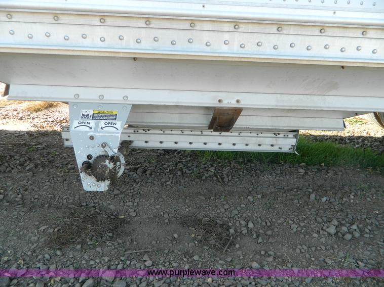 image for item G7655 2001 Wilson Pace Setter 43' double hopper grain trailer