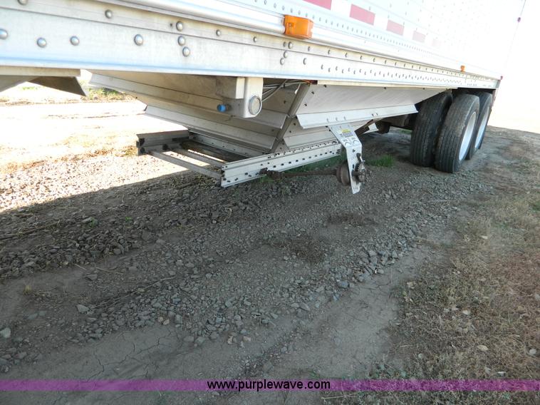 image for item G7655 2001 Wilson Pace Setter 43' double hopper grain trailer