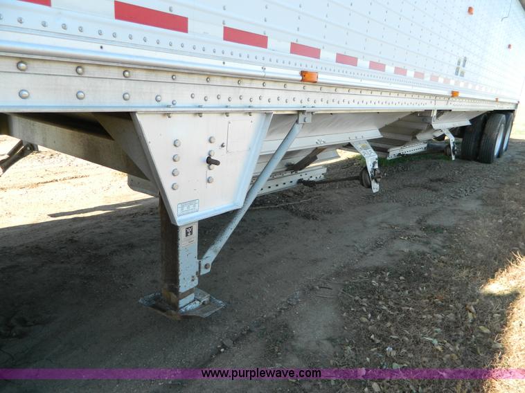 image for item G7655 2001 Wilson Pace Setter 43' double hopper grain trailer