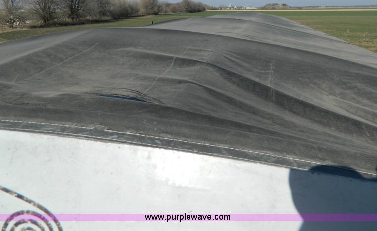 image for item G7655 2001 Wilson Pace Setter 43' double hopper grain trailer