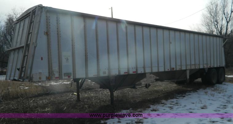 image for item G7683 1993 Merritt 43' double hopper grain trailer