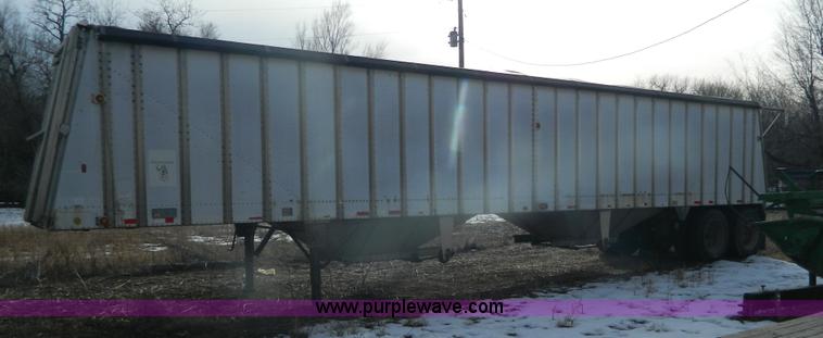 image for item G7683 1993 Merritt 43' double hopper grain trailer
