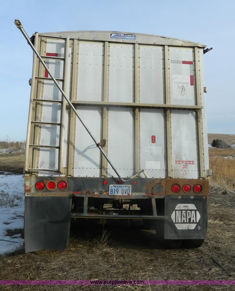 image for item G7683 1993 Merritt 43' double hopper grain trailer