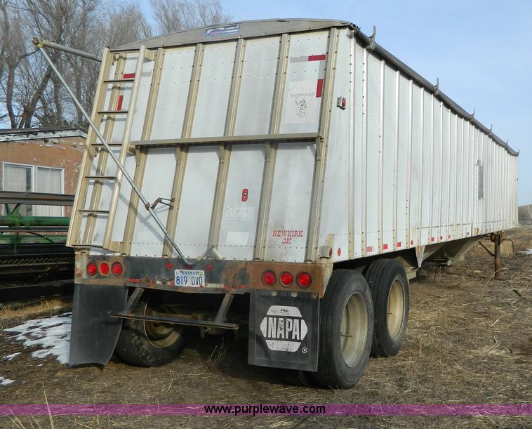 image for item G7683 1993 Merritt 43' double hopper grain trailer