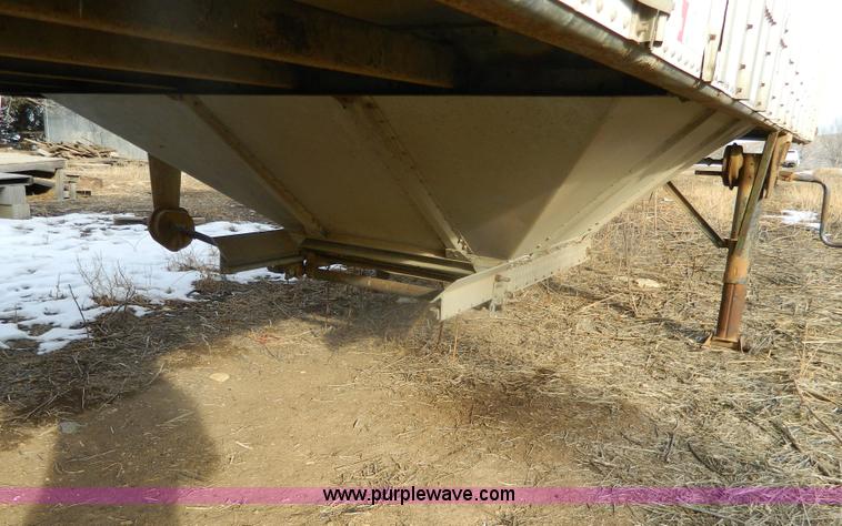 image for item G7683 1993 Merritt 43' double hopper grain trailer