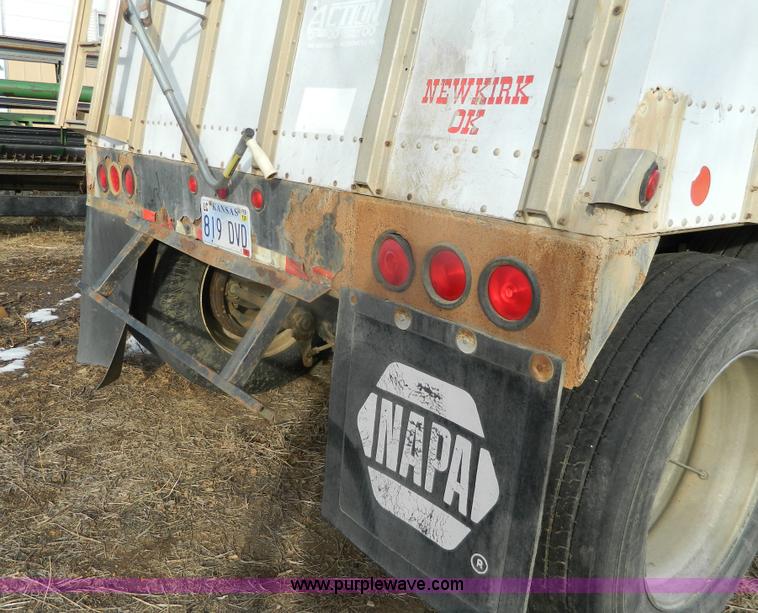 image for item G7683 1993 Merritt 43' double hopper grain trailer