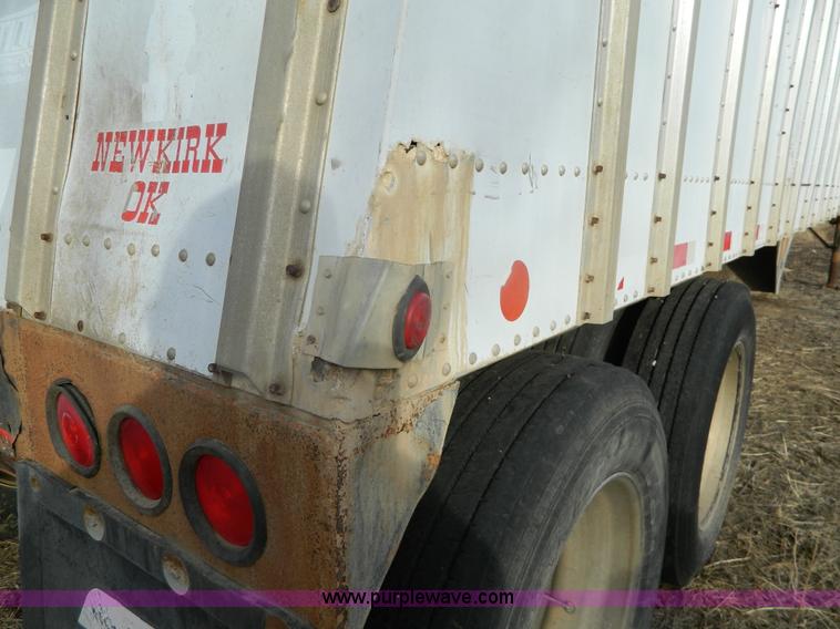 image for item G7683 1993 Merritt 43' double hopper grain trailer