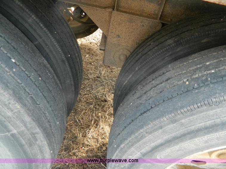 image for item G7683 1993 Merritt 43' double hopper grain trailer