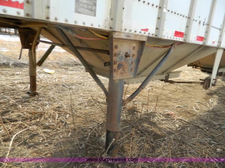 image for item G7683 1993 Merritt 43' double hopper grain trailer