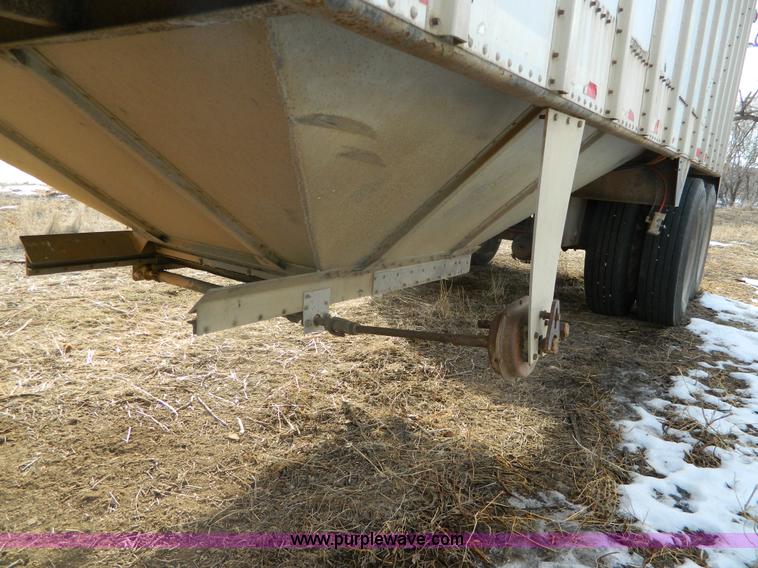 image for item G7683 1993 Merritt 43' double hopper grain trailer