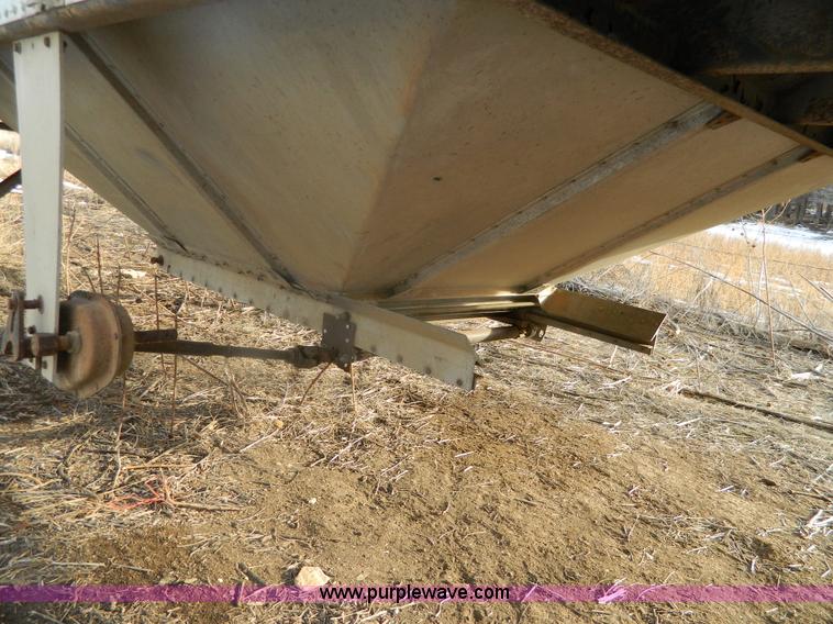 image for item G7683 1993 Merritt 43' double hopper grain trailer