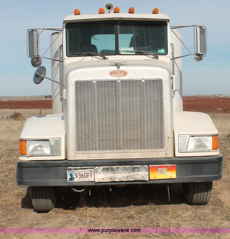 image for item O9356 1994 Peterbilt 375 semi truck