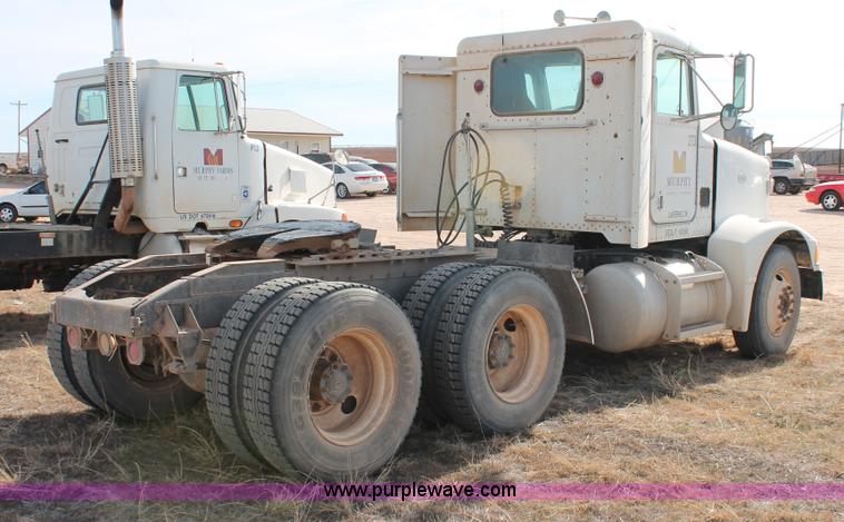 image for item O9356 1994 Peterbilt 375 semi truck