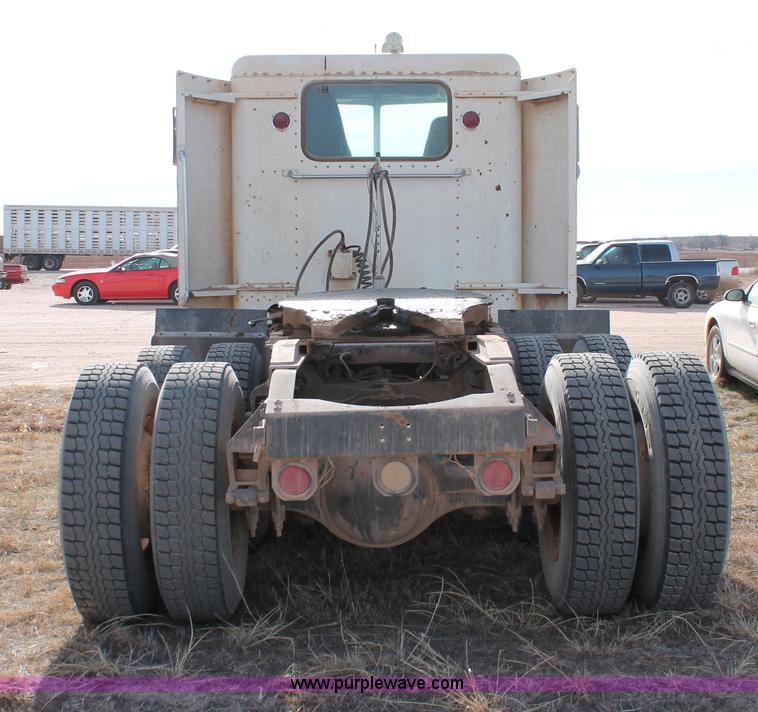 image for item O9356 1994 Peterbilt 375 semi truck