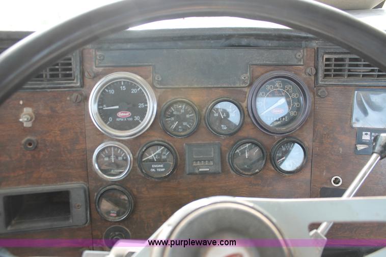 image for item O9356 1994 Peterbilt 375 semi truck