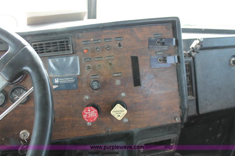 image for item O9356 1994 Peterbilt 375 semi truck