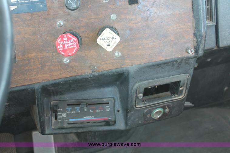 image for item O9356 1994 Peterbilt 375 semi truck