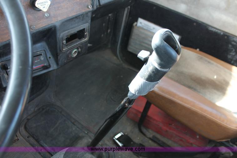 image for item O9356 1994 Peterbilt 375 semi truck