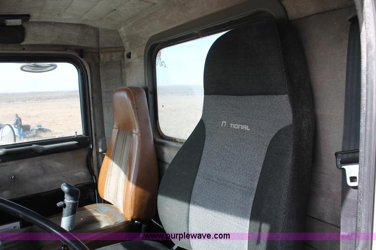 image for item O9356 1994 Peterbilt 375 semi truck