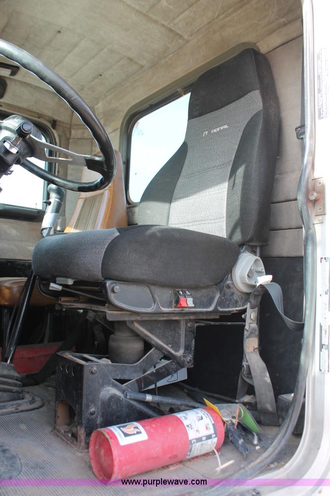 image for item O9356 1994 Peterbilt 375 semi truck