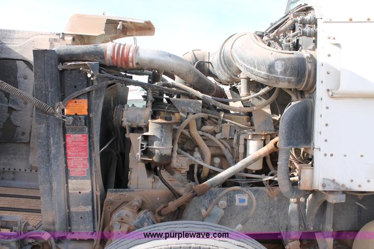 image for item O9356 1994 Peterbilt 375 semi truck