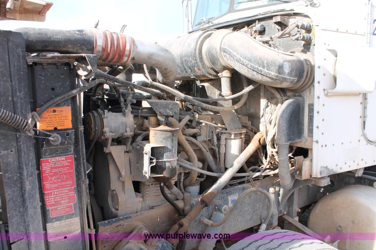 image for item O9356 1994 Peterbilt 375 semi truck