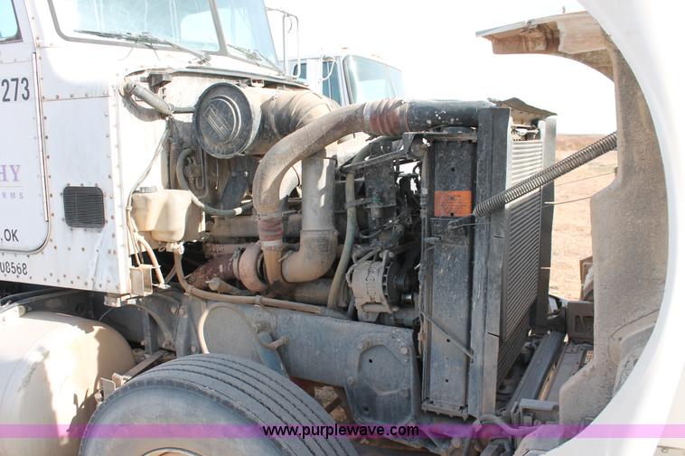 image for item O9356 1994 Peterbilt 375 semi truck