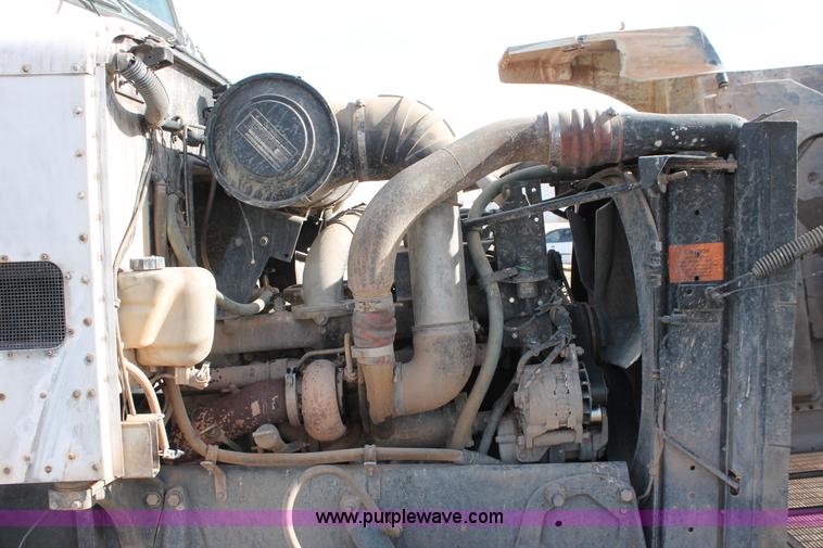 image for item O9356 1994 Peterbilt 375 semi truck