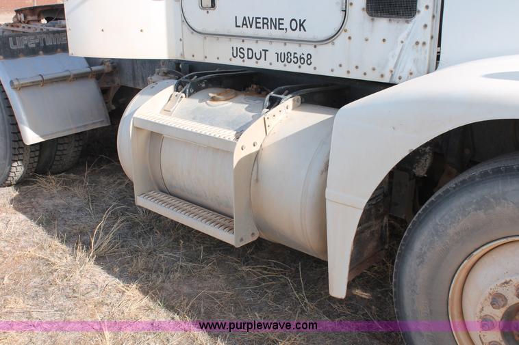 image for item O9356 1994 Peterbilt 375 semi truck