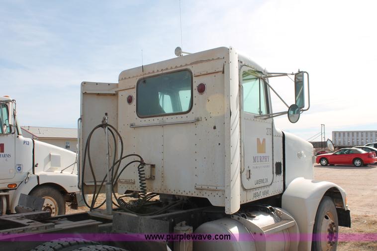 image for item O9356 1994 Peterbilt 375 semi truck
