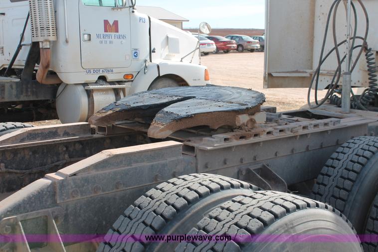 image for item O9356 1994 Peterbilt 375 semi truck