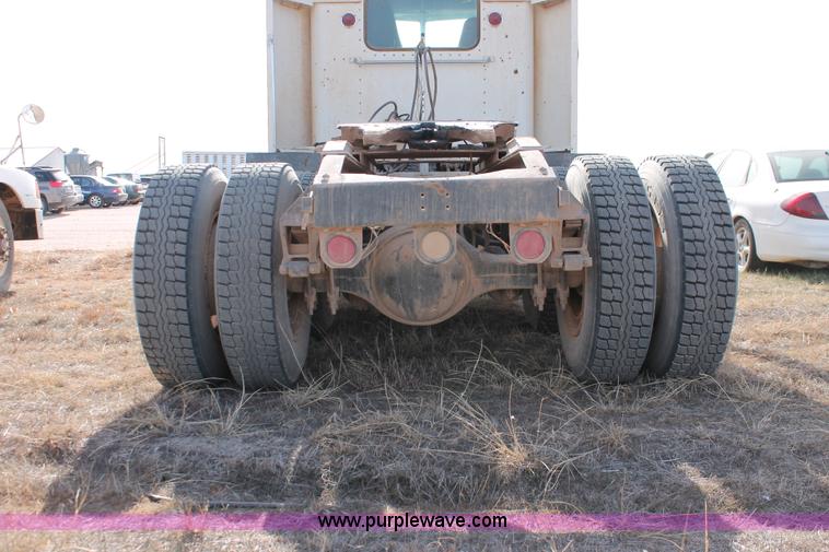 image for item O9356 1994 Peterbilt 375 semi truck