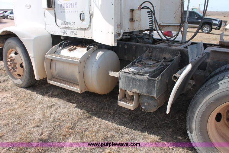 image for item O9356 1994 Peterbilt 375 semi truck