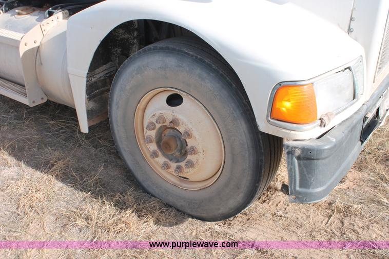 image for item O9356 1994 Peterbilt 375 semi truck