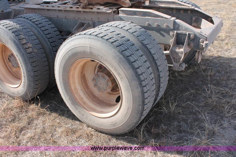 image for item O9356 1994 Peterbilt 375 semi truck