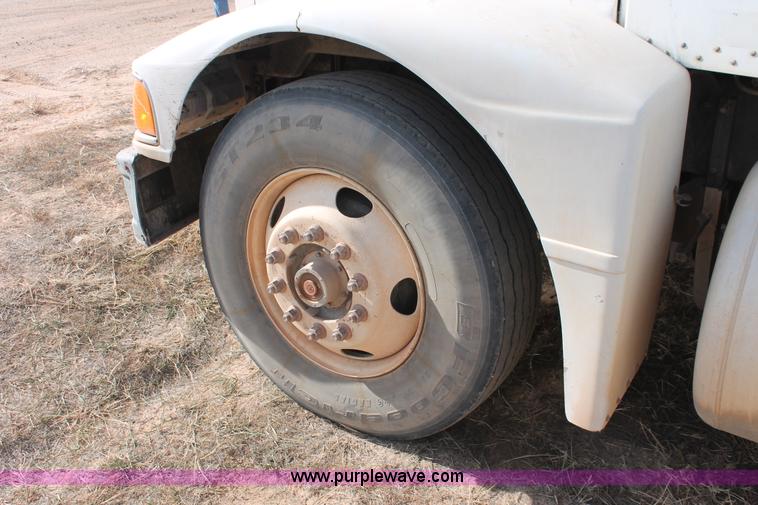 image for item O9356 1994 Peterbilt 375 semi truck