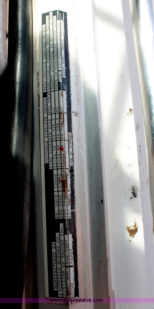 image for item O9356 1994 Peterbilt 375 semi truck