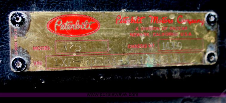 image for item O9356 1994 Peterbilt 375 semi truck