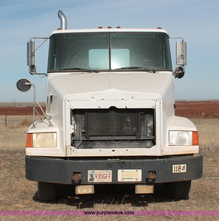 image for item O9357 1996 Volvo WCA semi truck