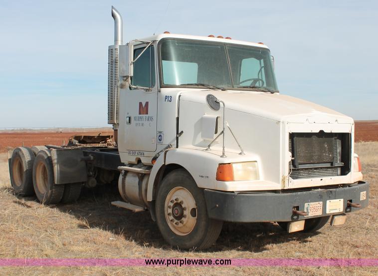 image for item O9357 1996 Volvo WCA semi truck