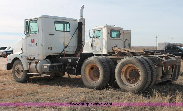 image for item O9357 1996 Volvo WCA semi truck