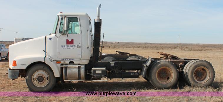 image for item O9357 1996 Volvo WCA semi truck