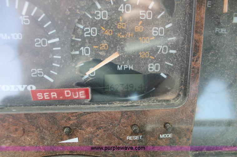 image for item O9357 1996 Volvo WCA semi truck