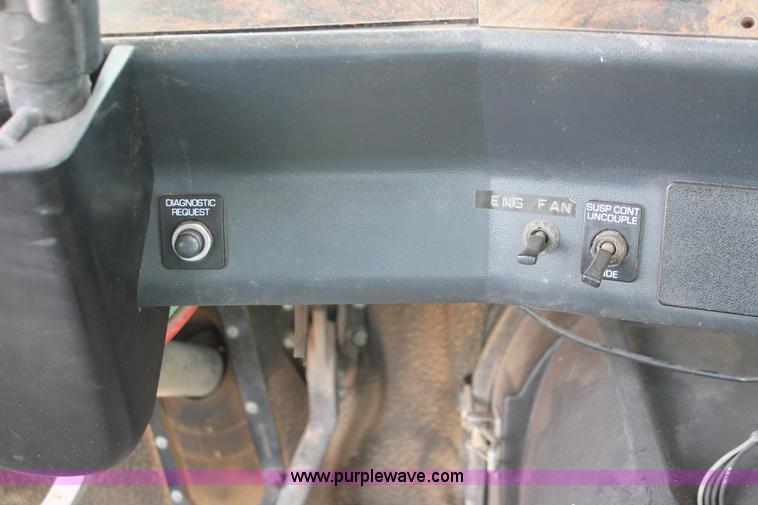 image for item O9357 1996 Volvo WCA semi truck