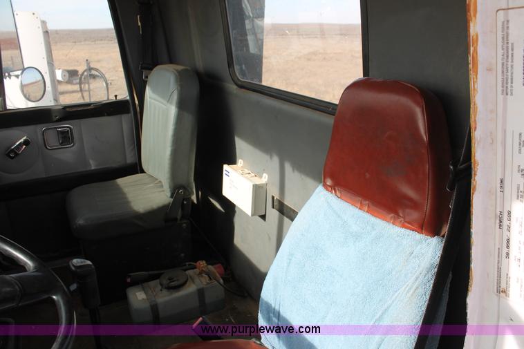 image for item O9357 1996 Volvo WCA semi truck