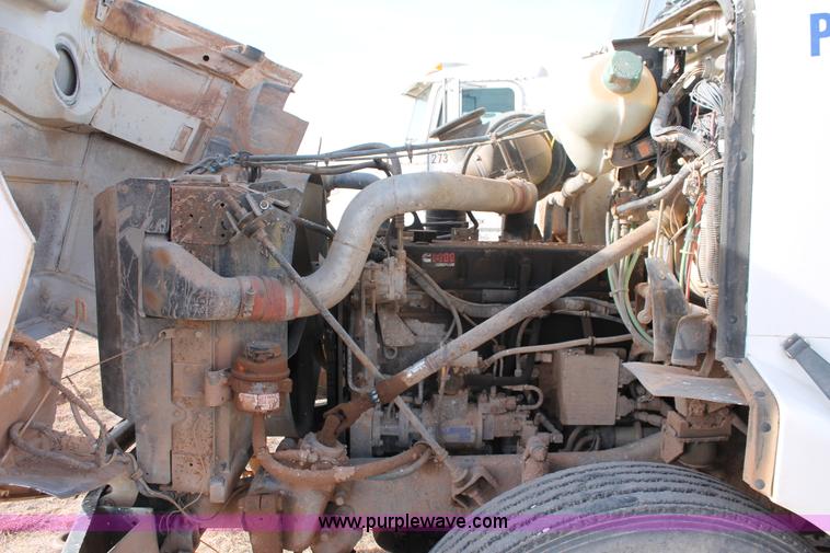 image for item O9357 1996 Volvo WCA semi truck