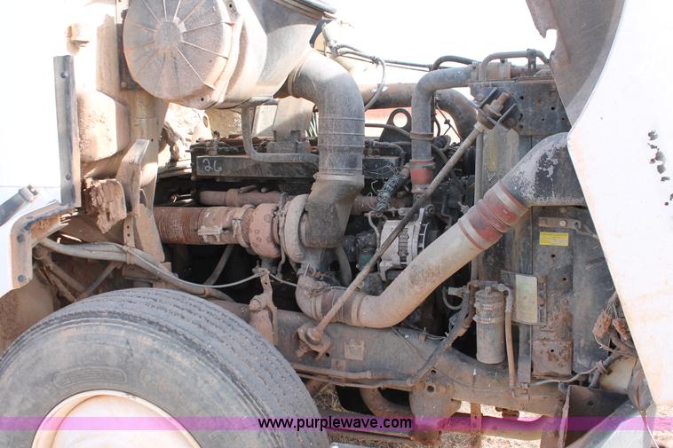 image for item O9357 1996 Volvo WCA semi truck